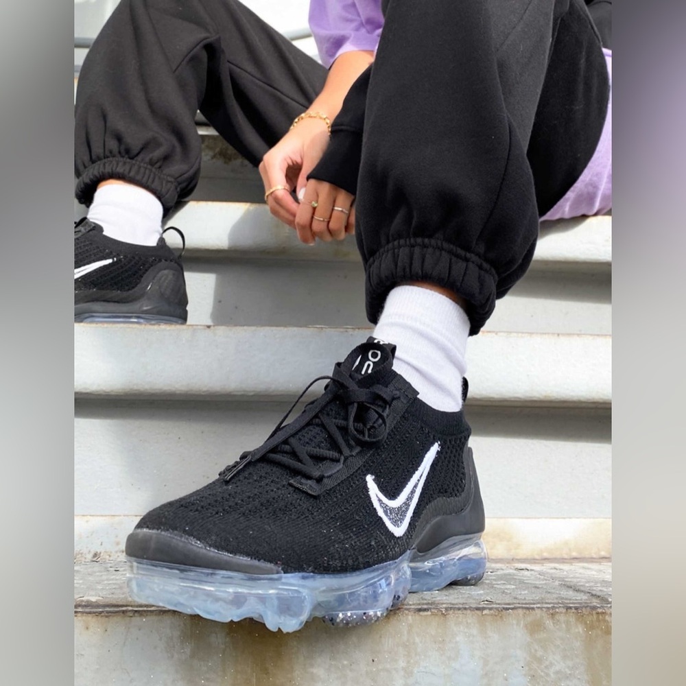 🔥100% Authentic Nike Air Vapormax 2021 Flyknit sneakers in black /size 7 🔥